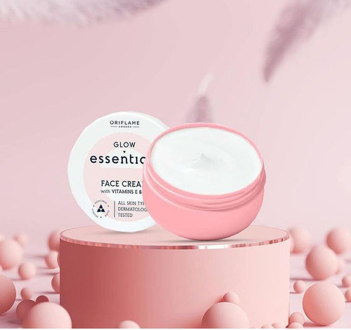 کرم آبرسان و روشن کننده پوست اسنشیالز اوریفلیم